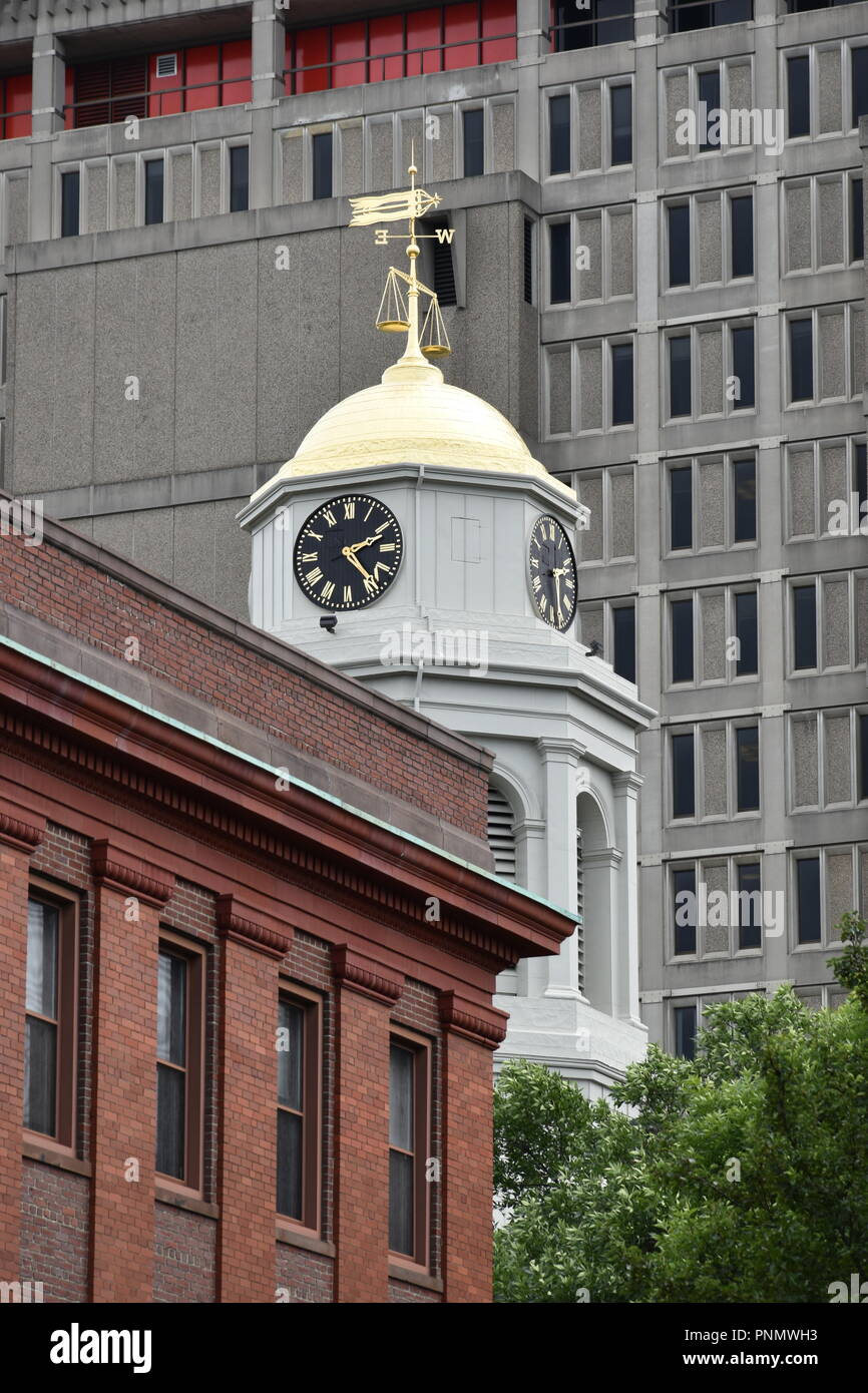 Der Middlesex County Court Komplex mit Bund zeit Arbeiten von Charles Bulfinch. bis 20. Jahrhunderts Brutalismus, Cambridge Massachusetts, USA. Stockfoto