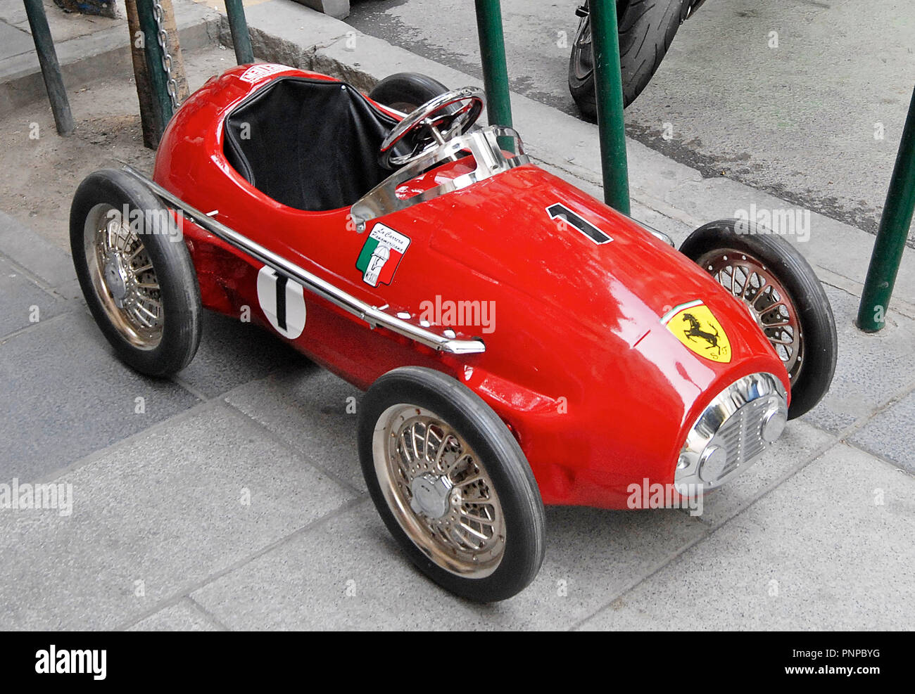 Ferrari auto Spielzeug in Street, Madrid, Spanien Stockfoto