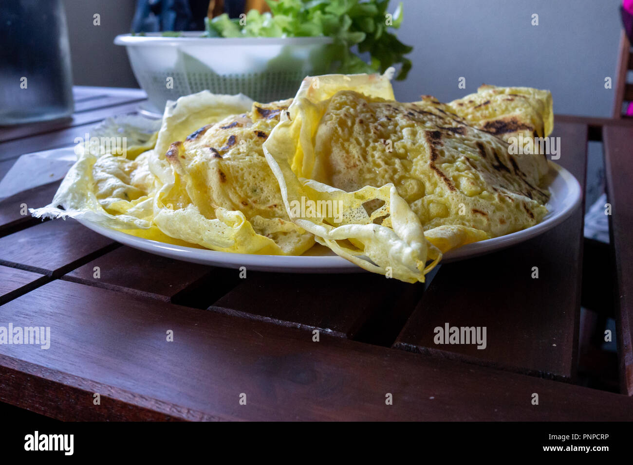 Hausgemachte knusprige Pfannkuchen Herzhafte vietnamesische Gelb Stockfoto