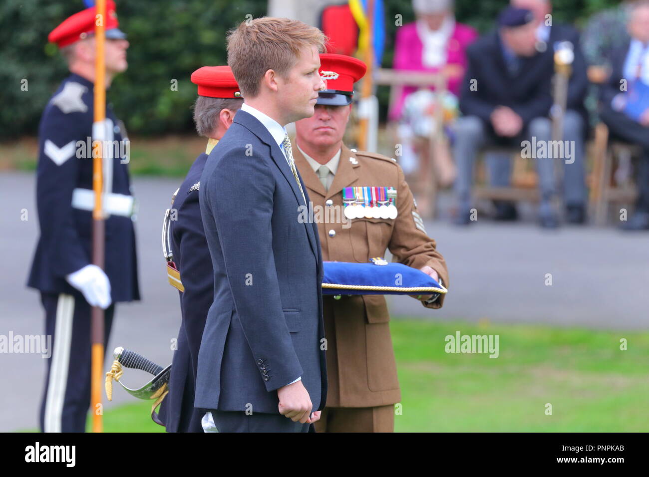 Leeds, Großbritannien. 22. September 2018. Prinz Charles Besuch in Bramham Park in Queens eigenen Yeomanry Regiment mit einem neuen Guidon vorhanden. Credit: Yorkshire Pics/Alamy leben Nachrichten Stockfoto