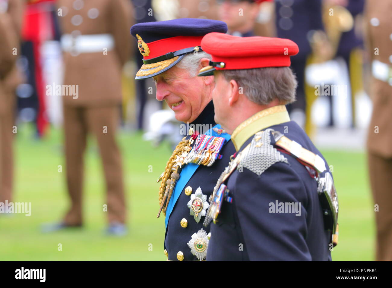 Leeds, Großbritannien. 22. September 2018. Prinz Charles Besuch in Bramham Park in Queens eigenen Yeomanry Regiment mit einem neuen Guidon vorhanden. Credit: Yorkshire Pics/Alamy leben Nachrichten Stockfoto