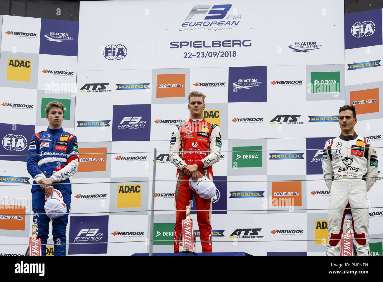 Spielberg, Österreich. 22 Sep, 2018. ROBERT SHWARTZMAN Russlands und Prema Theodore Racing, MICK SCHUMACHER von Deutschland und Prema Theodore Racing und ALEX PALOU Spaniens und Hitech Grand Prix sind auf dem Podium nach der 2018 FIA Formel 3 Europameisterschaft 1. Rennen auf dem Red Bull Ring in Spielberg, Österreich gesehen. Credit: James Gasperotti/ZUMA Draht/Alamy leben Nachrichten Stockfoto