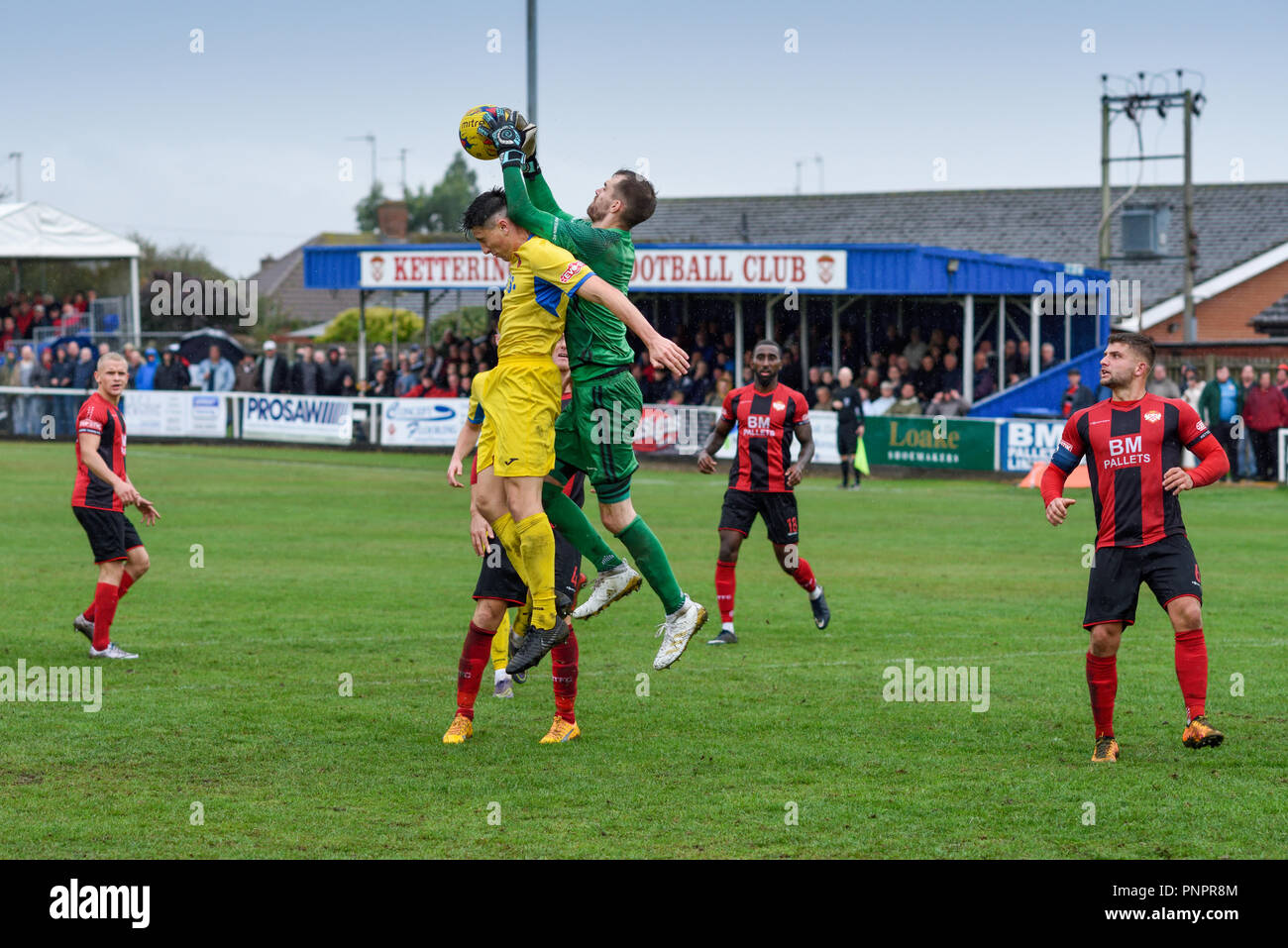 Kettering, Northamptonshire, Großbritannien: 22. September 2018. Emirates FA Cup in die zweite Runde qualifizieren an Latimer Park home der Mohnblumen Kettering town vs AFC Mansfield. Kettering gewann das Spiel 2-1 in einem engen Kampf mit den Stieren 'Mansfield'. Kettering ist in die nächste Runde. Credit: Ian Francis/Alamy leben Nachrichten Stockfoto