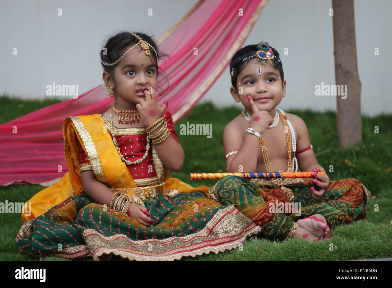 Indische Cute Kids Radha Krishna Stockfoto Indische Cute Kids Radha Krishna Stockfoto