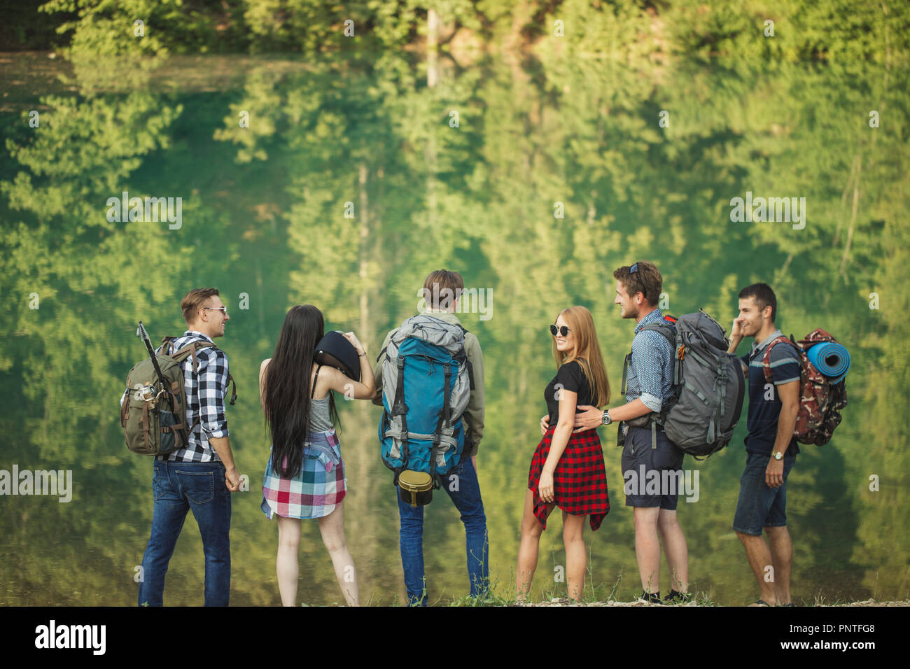 Abenteuerliche Menschen sind der Natur. Der See zieht Reisende Stockfoto