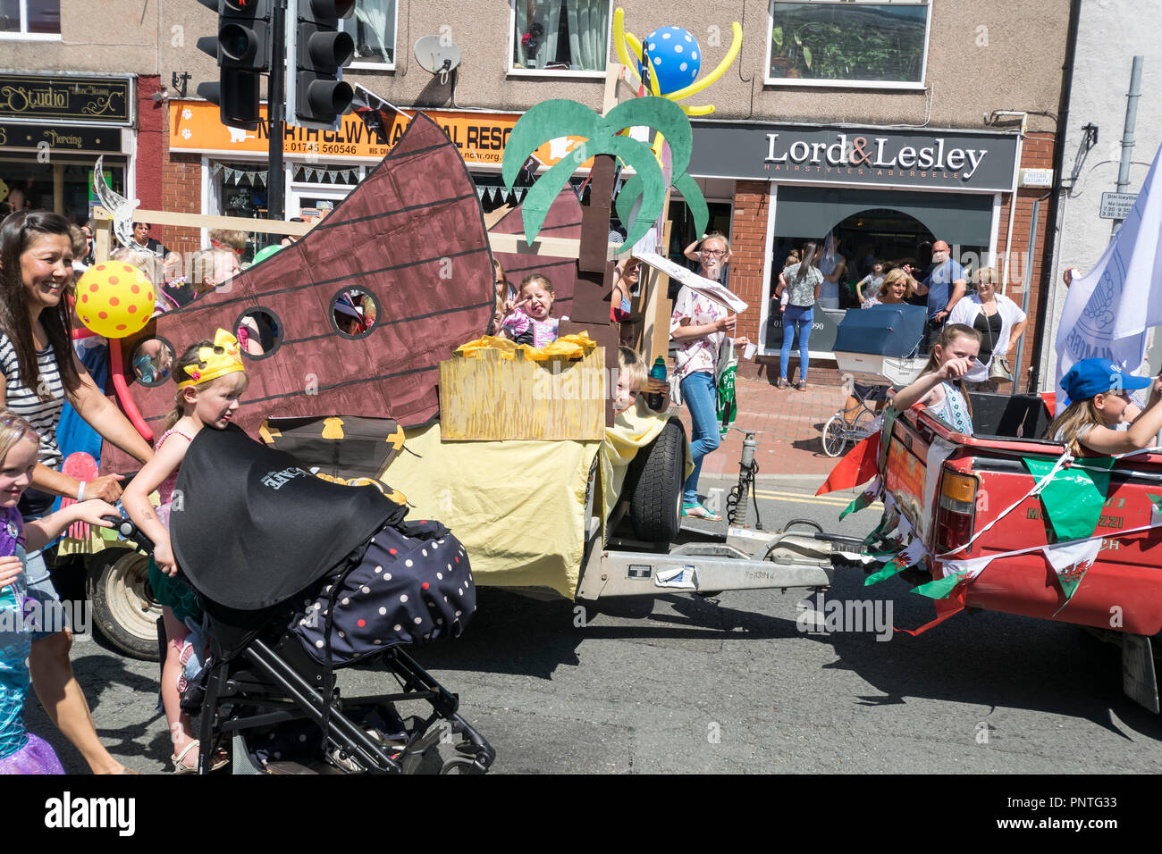 Abergele Karneval und Schicksal 14. Juli 2018 an der Küste von Nordwales Stockfoto