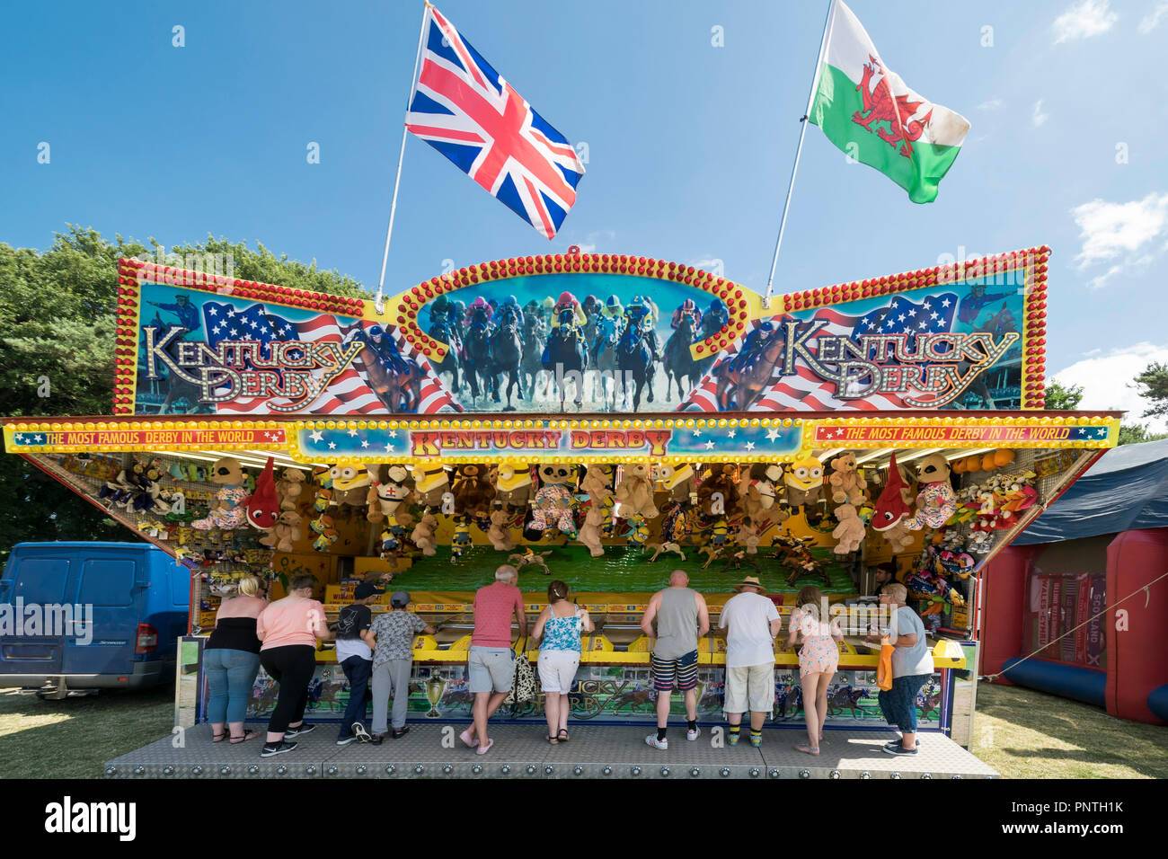 Abergele Karneval und Schicksal 14. Juli 2018 an der Küste von Nordwales Kentucky Derby Pferderennen spiel Abschaltdruck Stockfoto