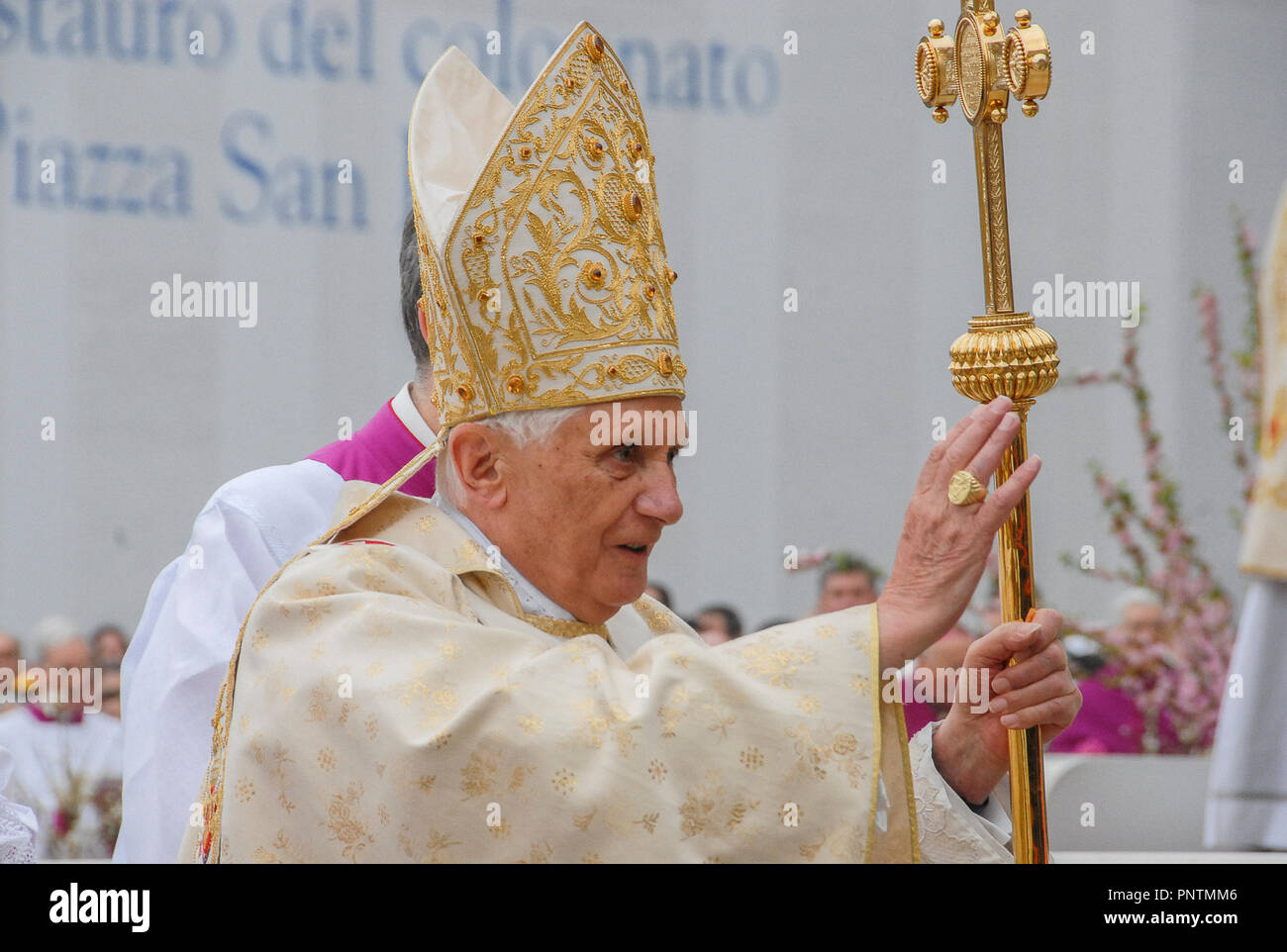 Papst Benedikt 12/04/2009 - PREDIGT DES HEILIGEN VATERS BENEDIKT XVI. Kirchhof der St. Peter's Basilica Stockfoto