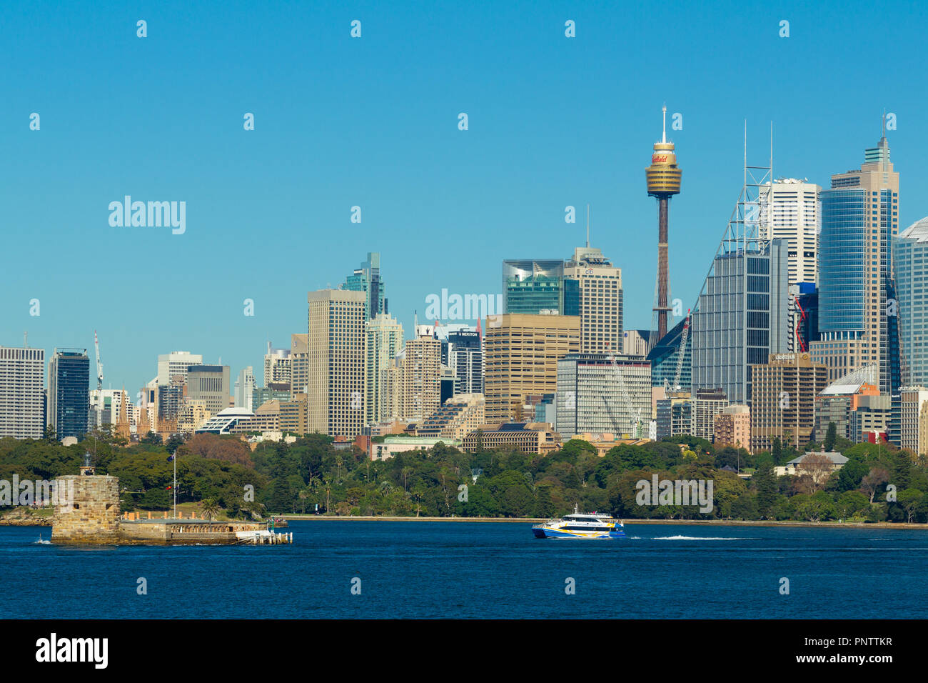 Sydney, Australien, über Sydney Hafen, die Skyline der Stadt und Fort Denison. Stockfoto