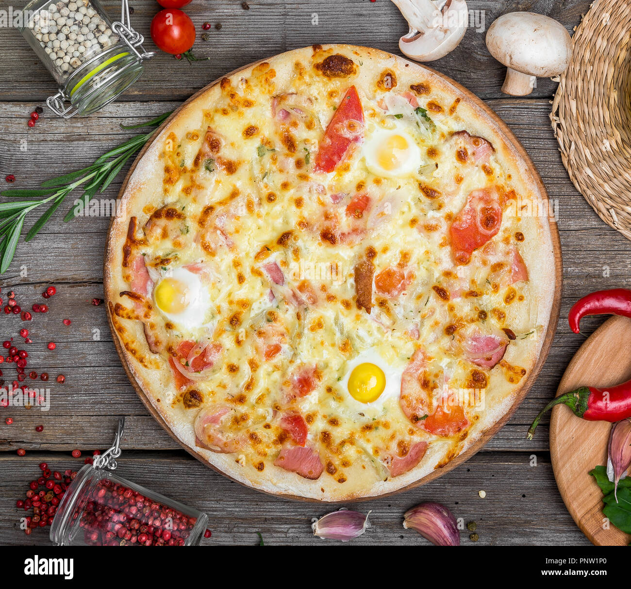 Mozzarella Kirschtomaten Basilikum Stockfotos und -bilder Kaufen - Alamy