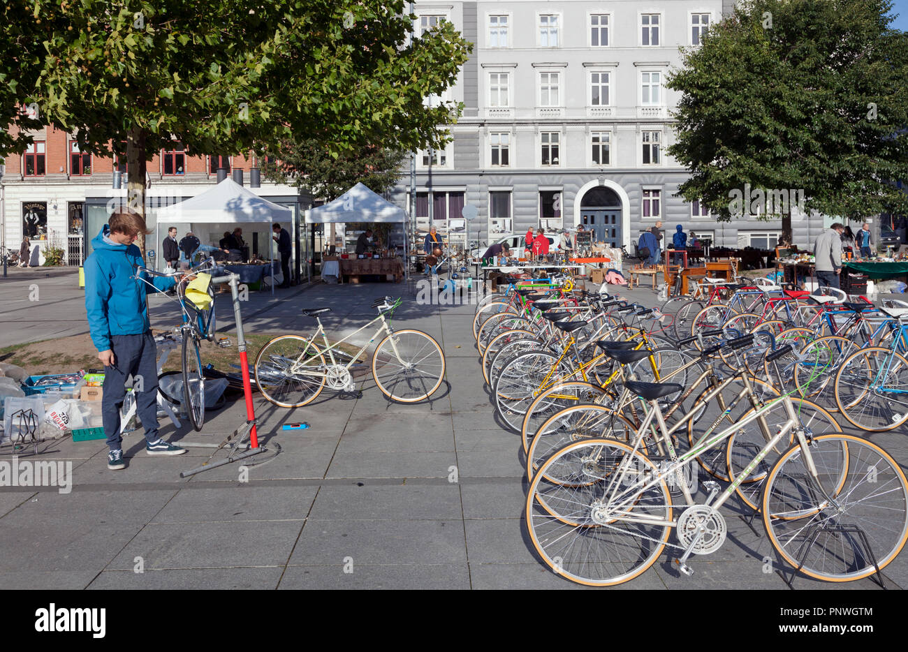 Bicycle Mechanic Stockfotos Und Bilder Kaufen Alamy alamy
