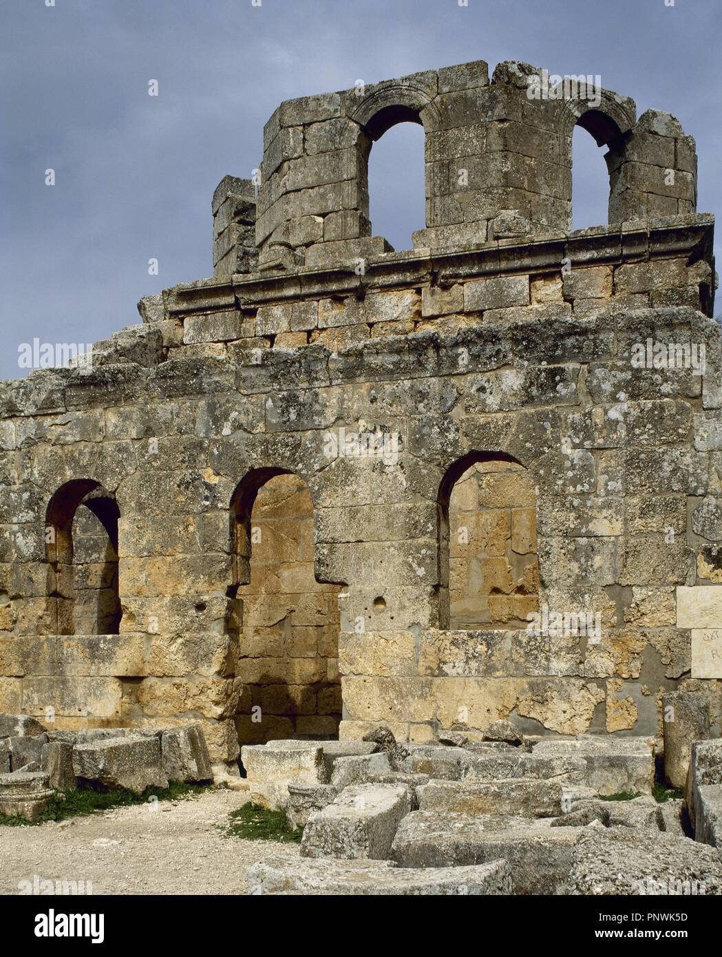 Kirche des Heiligen Simeon Stylites. Es war auf der Seite der Säule von St. Simeon Stylites gebaut. Im byzantinischen Stil. Das baptisterium. Berg Simeon. Aleppo. Syrien. Historische Fotografie (vor dem syrischen Bürgerkrieg). Stockfoto