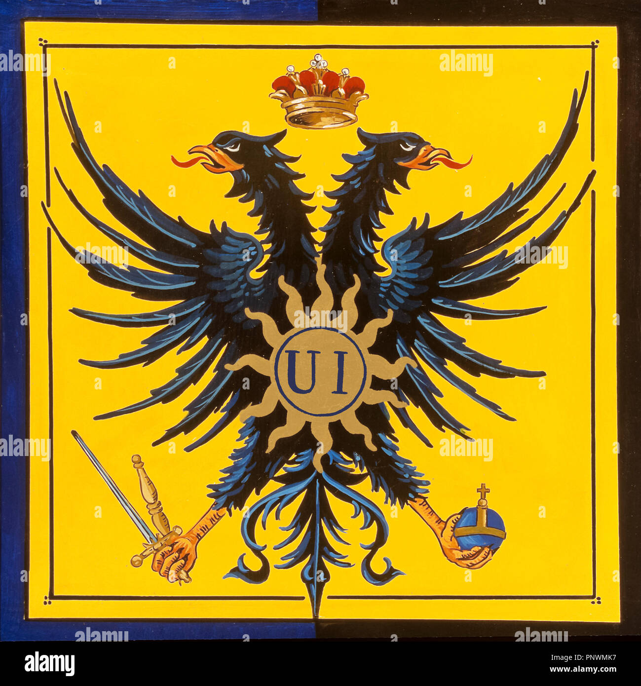 Der Palio (mittelalterliches Fest). Flagge der Contrade (Bezirk) des Adlers. Siena. Italien. Europa. Stockfoto
