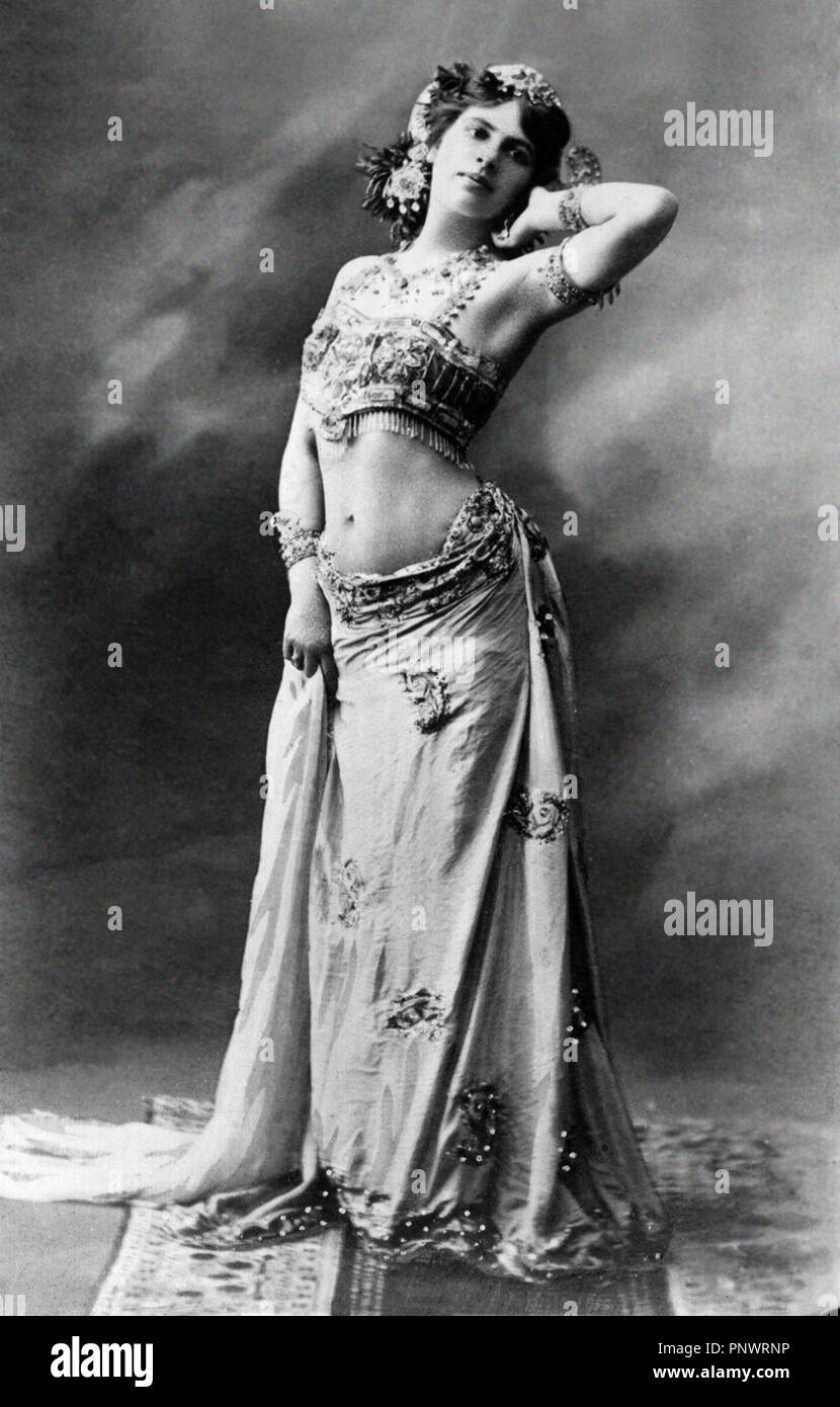 Mata Hari. Margaretha Geertruida bin argreet' MacLeod (1876-1917), der von der Bühne name Mata Hari, eine exotische Tänzerin und Kurtisane, ein Spion, der während des Ersten Weltkrieges Fotografie von S. Boyer, 1905 überführt wurde, bekannt. Stockfoto