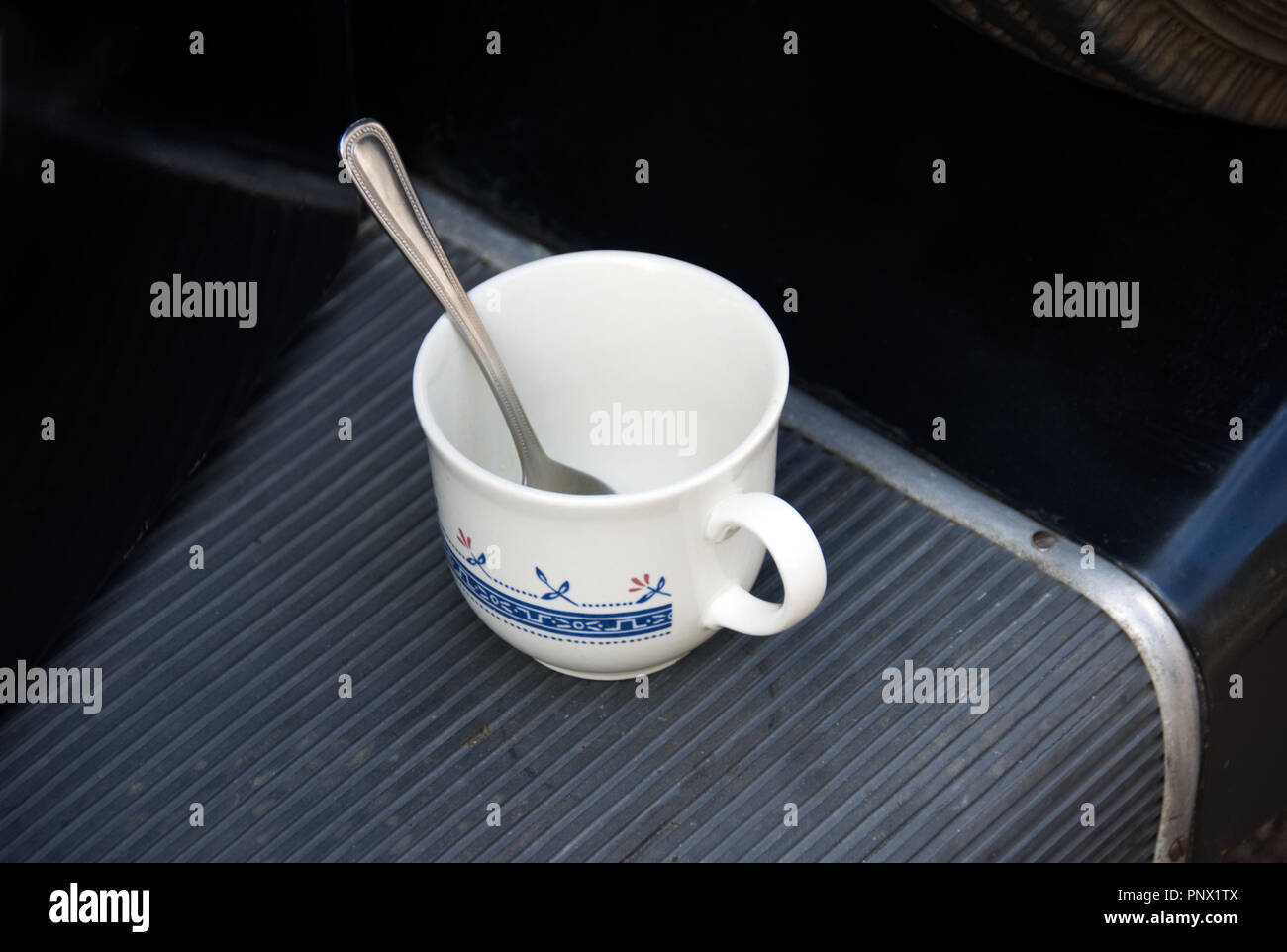 Cup links auf der Oldtimer auf dem Display Stockfoto