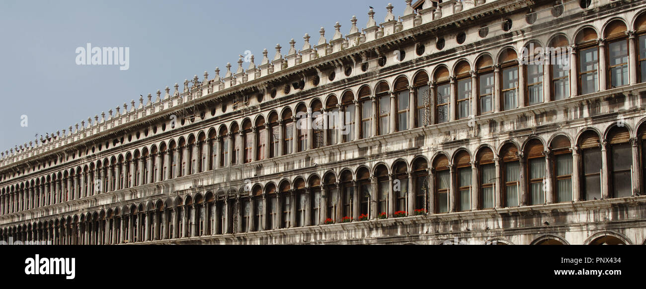 Italien. Venedig. Den Markusplatz. Das alte Procuratie Gebäude. Stockfoto