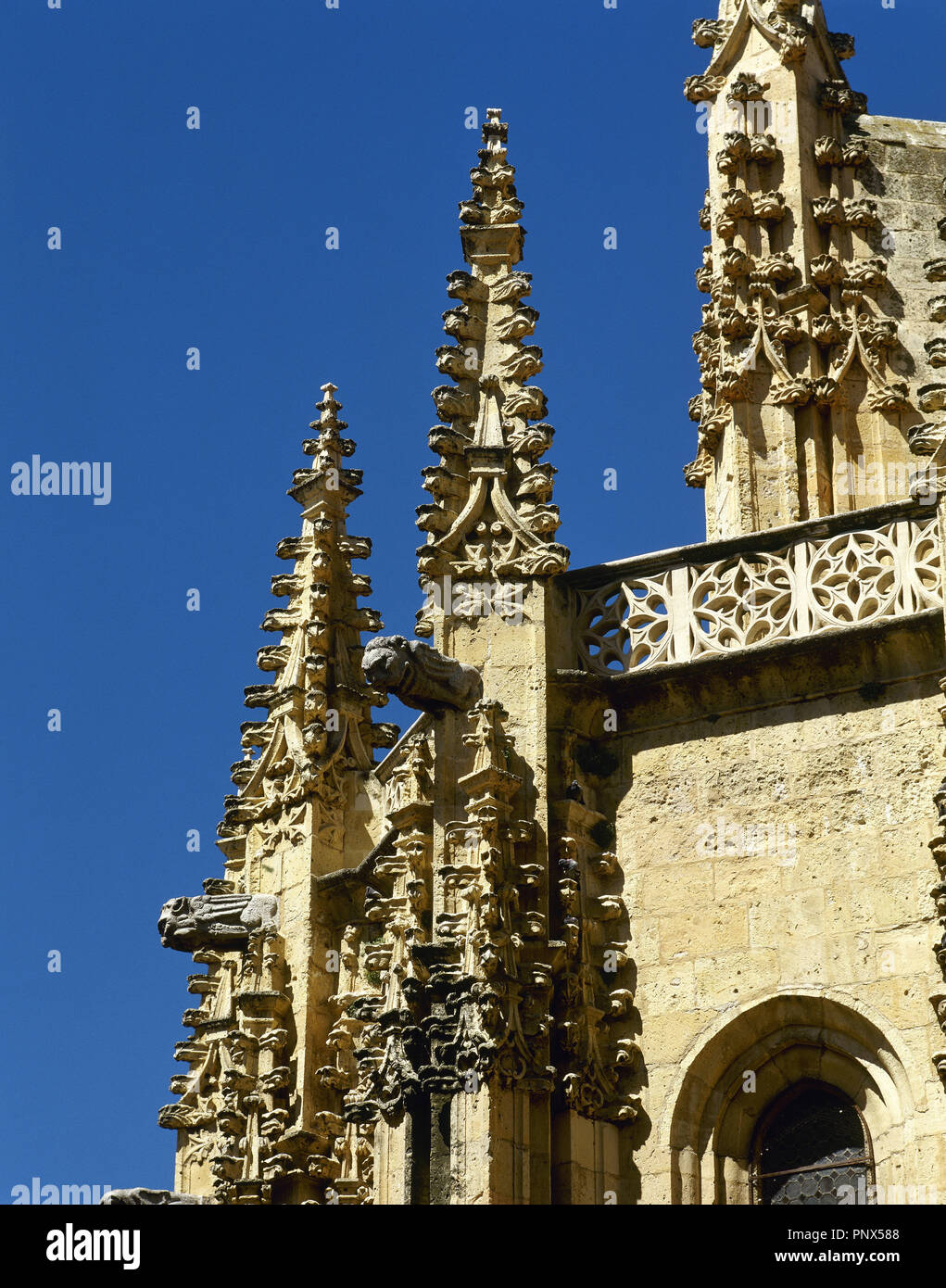 Gotische Kunst. Spanien. Segovia. Kathedrale. Zwischen 1525 und 1577 Erbaut von Juan Gil de Hontanon (1480-1526) und sein Sohn Rodrigo (1500Ð1577) bei seinem Tod beendet. Außenansicht. Detail. Pinnacles. Stockfoto