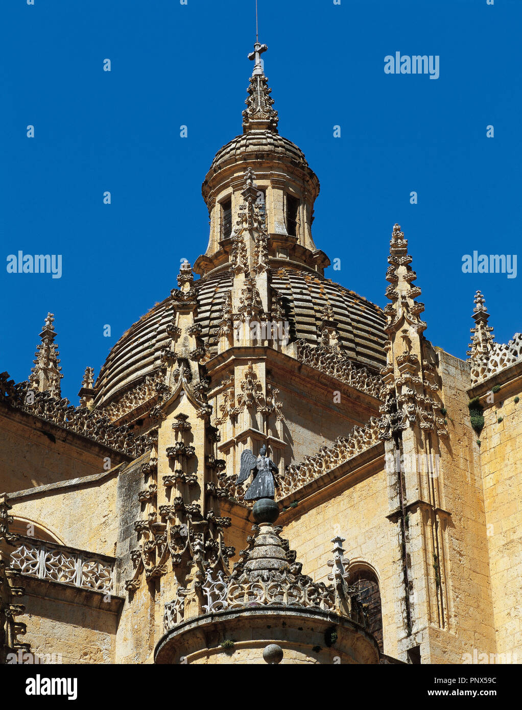 Gotische Kunst. Spanien. Segovia. Kathedrale. Zwischen 1525 und 1577 Erbaut von Juan Gil de Hontanon (1480-1526) und sein Sohn Rodrigo (1500Ð1577) bei seinem Tod beendet. Außenansicht. Detail. Kuppel und Laterne. Stockfoto