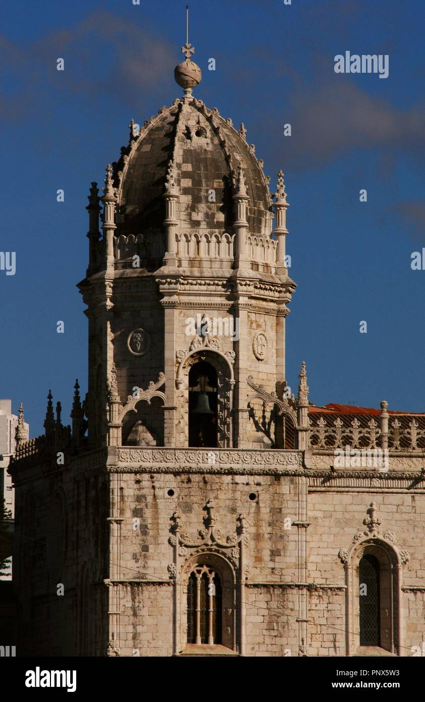 ARTE GOTICO - tardio. ESTILO MANUELINO. PORTUGAL. MONASTERIO DE LOS JERONIMOS (s. XVI). Fue mandado construir por el rey DON MANUEL I'el afortunado' siendo el Director del Proyecto, desde 1502 a 1516, BOYTAC. Ein Éste le sucedió desde 1517 Hasta 1521, J. CASTILLO. En 1983 fue declarado Patrimonio de la humanidad por la UNESCO. Vista parcial de la fachada. LISBOA. Stockfoto