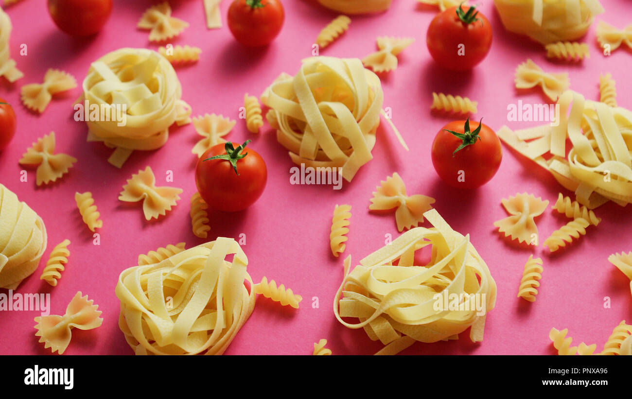 Teigwaren mit frischen Tomaten Stockfoto