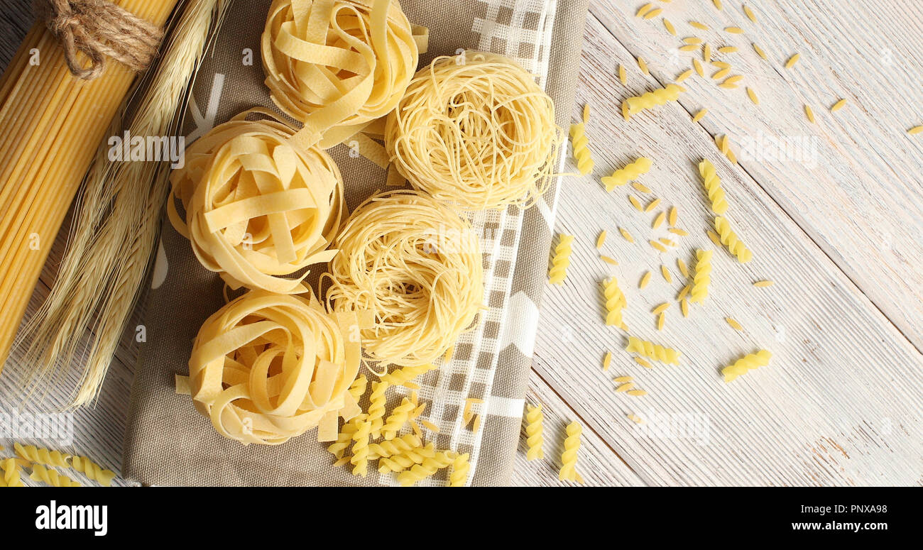 Andere Art von Pasta auf Serviette Stockfoto