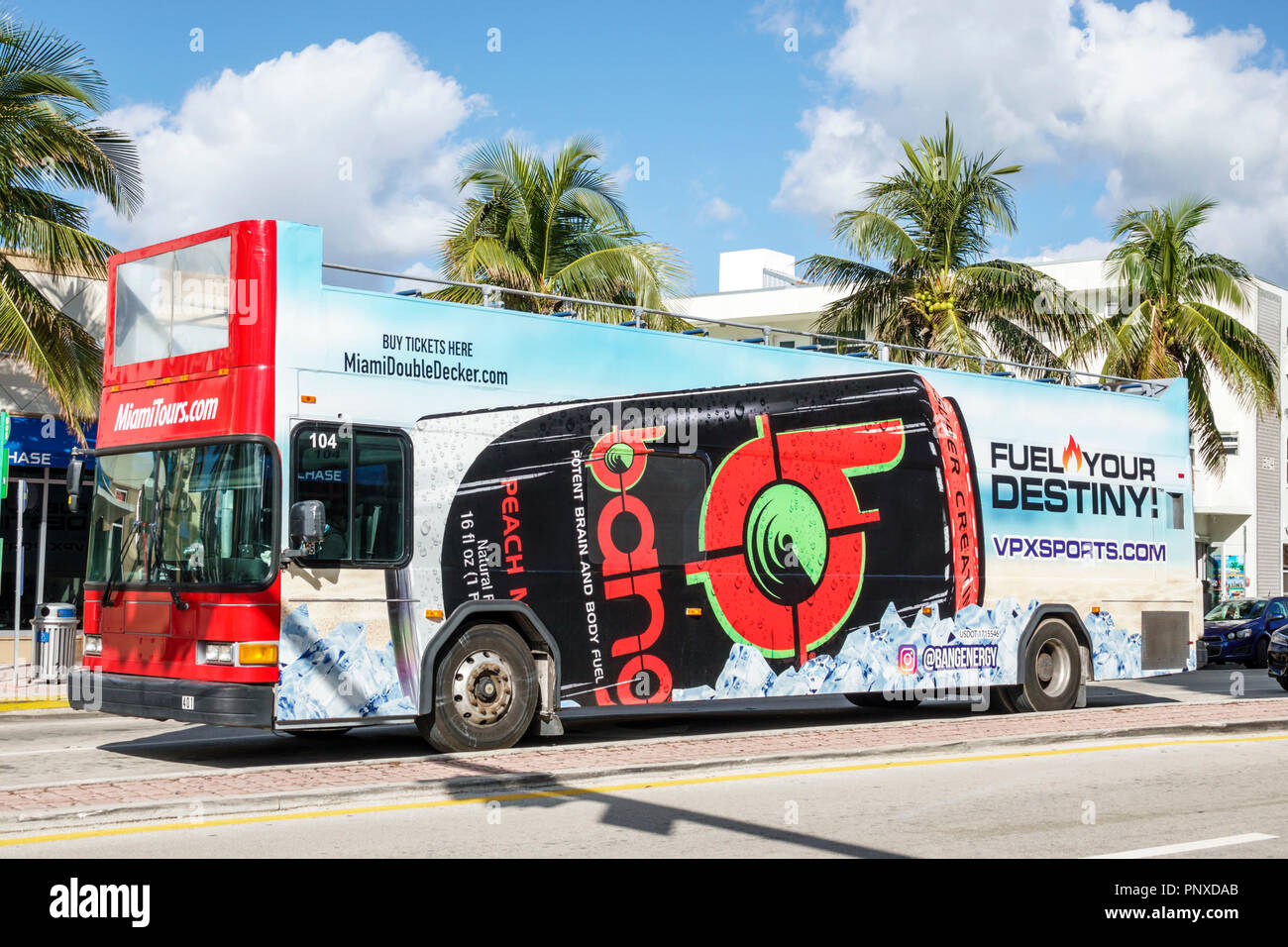 Miami Beach Florida, Bus Bus, Werbung Werbung Reklametafel bang Sport Energie trinken Getränke, Besucher reisen Reise Reise Tourismus Tourismus Land Stockfoto