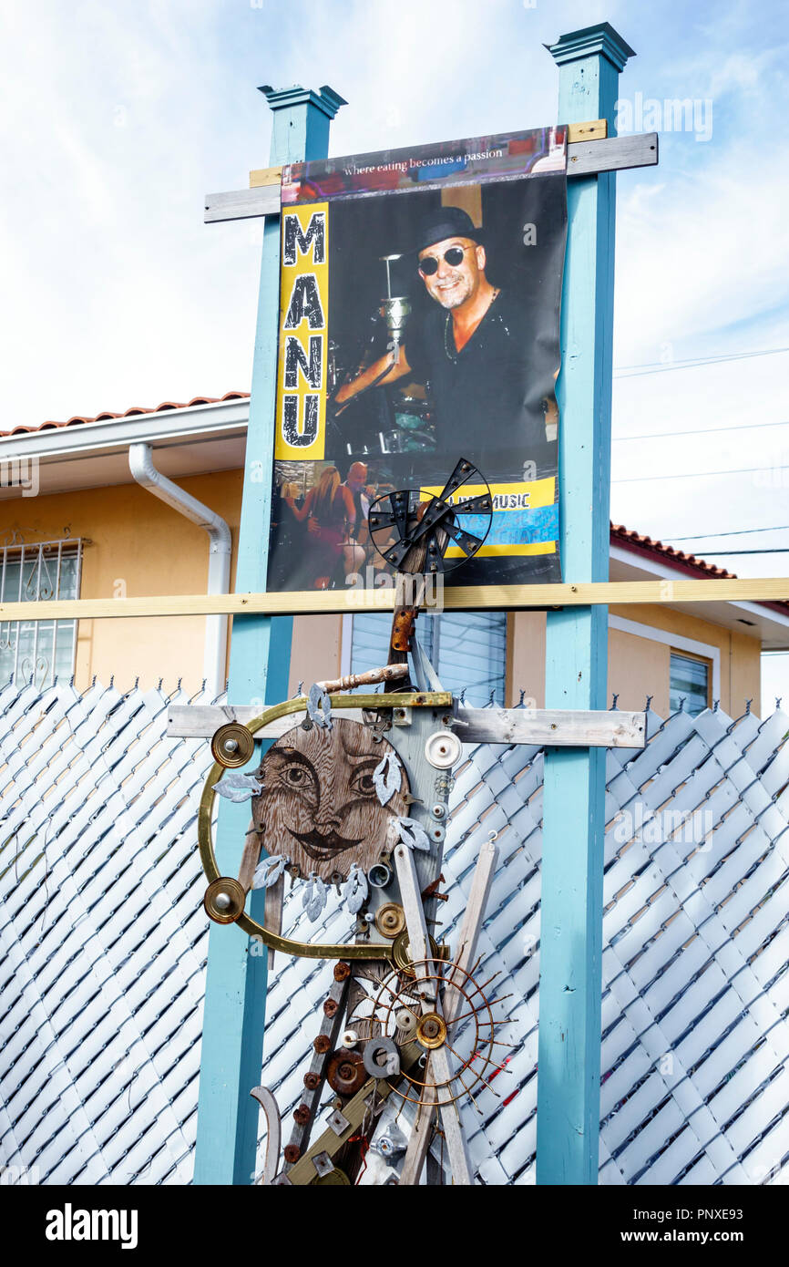 Miami Florida, Little Havana, Künstler, Skulptur, Besucher Reise Reise Reise Tourismus Wahrzeichen Kultur Kultur Kultur, Urlaub Gruppe Menschen Stockfoto