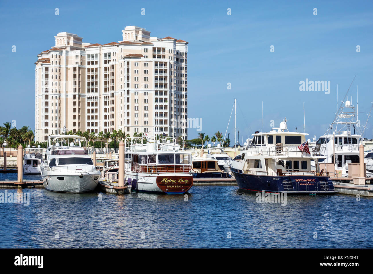 West Palm Beach Florida, Lake Worth Lagoon, Yachthafen, Hochhaus Wolkenkratzer Gebäude Gebäude Eigentumswohnung Wohnapartments Hous Stockfoto