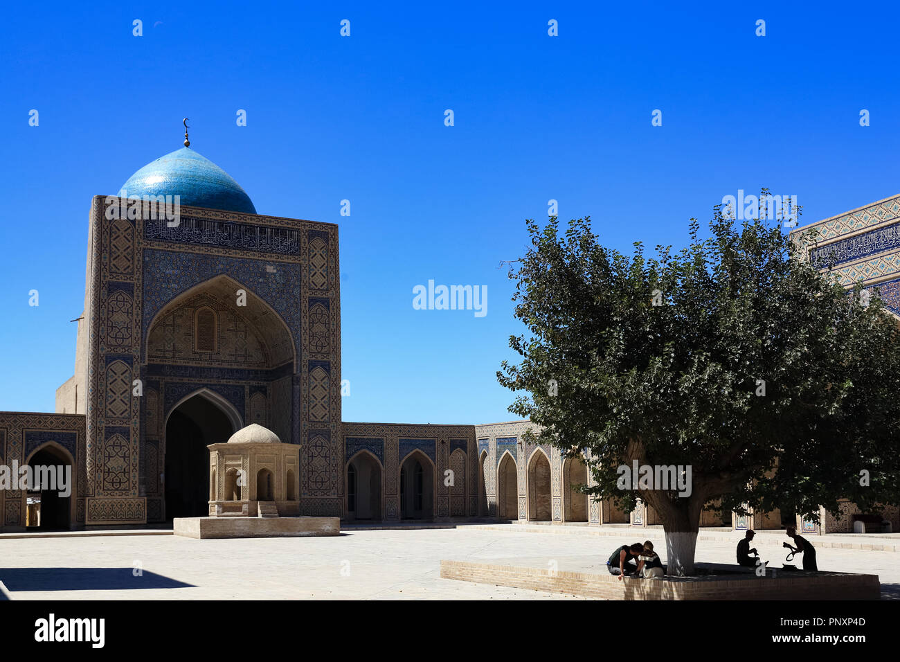 Buchara, Usbekistan - 27. August 2016: Einrichtung von Kalyan Moschee, wurde im Jahre 1127 errichtet, Teil der POI-Kalyan Komplex, ein spektakulärer arbeiten. Stockfoto