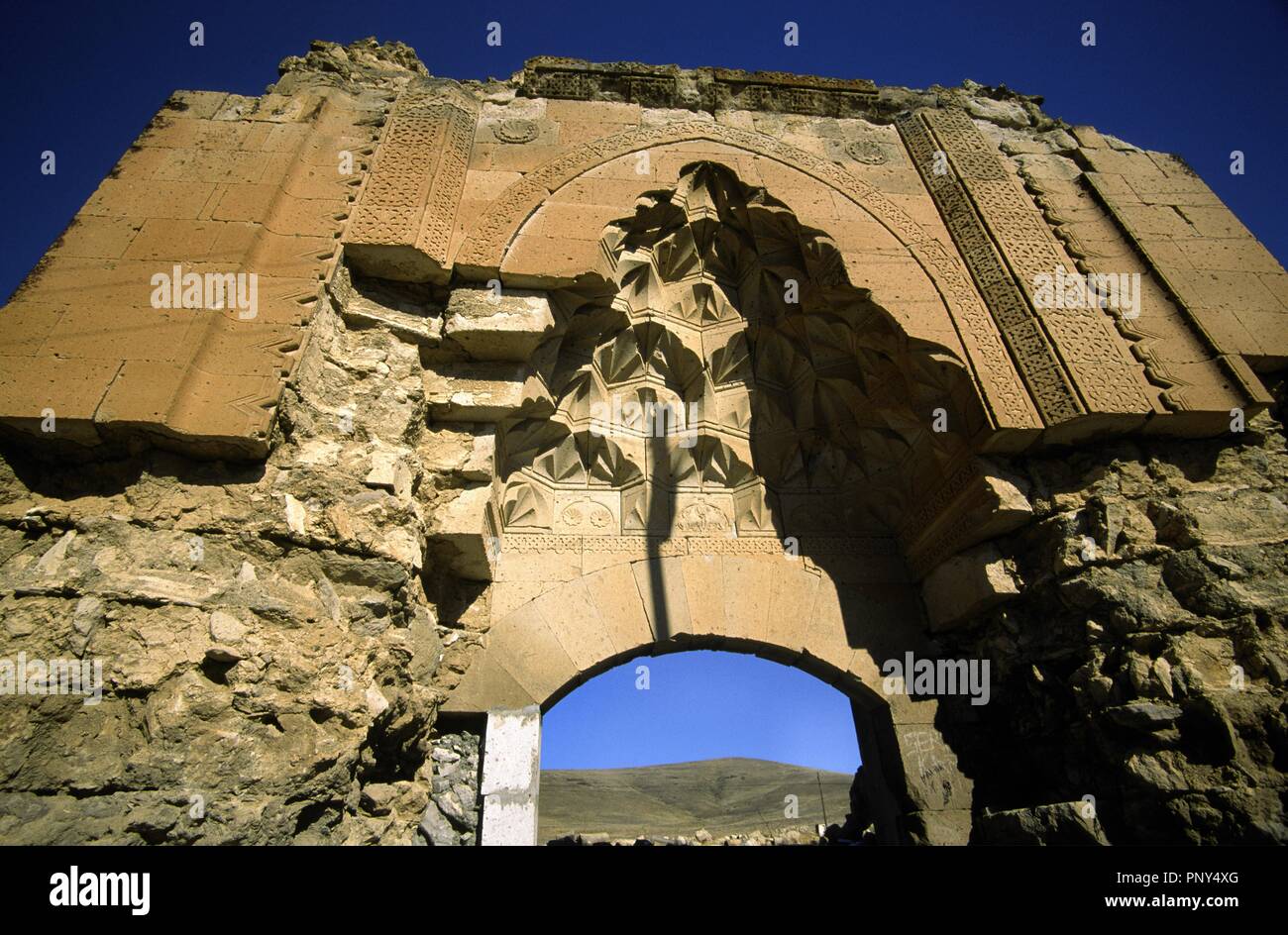 Fachada y Puerta Principal. Caravasar de Alayhan. Epoca Selyúcida. Aksaray. Kappadokien. turquia. Stockfoto