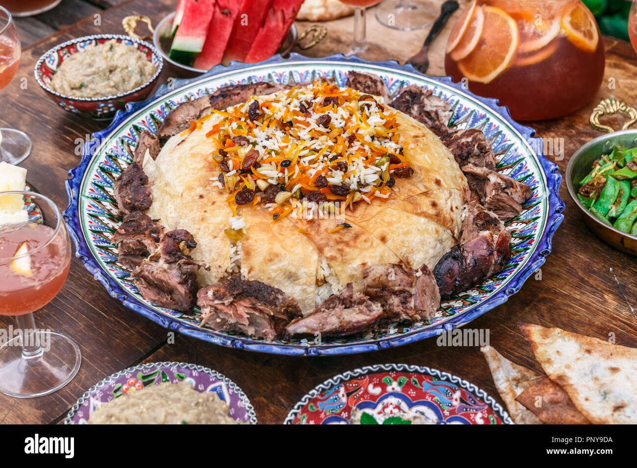 Iranische Pilav mit tahdig und Lamm Ansicht schließen Stockfoto