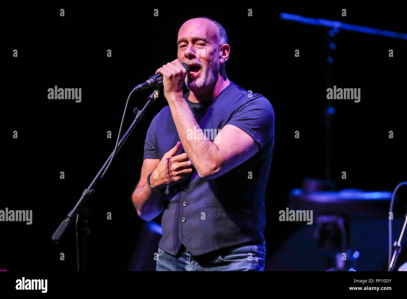 Durham, North Carolina, USA. 24 Okt, 2017. Musik Künstler Marc COHN führt in Durham, North Carolina als Teil seiner 2017-18 Tour. Marc Craig Cohn ist ein Grammy Award-winning American folk rock singer-songwriter und Musiker am besten bekannt für seinen Song "Walking in Memphis" aus seinem gleichnamigen Album von 1991. Credit: Andy Martin jr./ZUMA Draht/Alamy leben Nachrichten Stockfoto