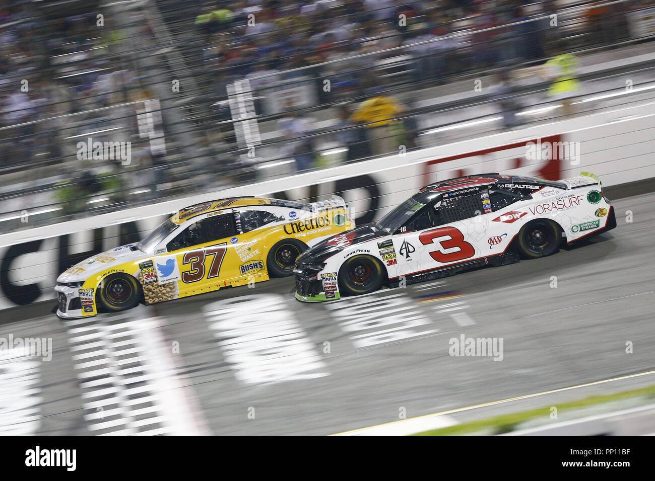 Richmond, Virginia, USA. 22 Sep, 2018. Chris Buescher (37) kämpfe für Position während die Federated Auto Parts 400 Richmond Raceway in Richmond, Virginia. Quelle: Chris Owens Asp Inc/ASP/ZUMA Draht/Alamy leben Nachrichten Stockfoto