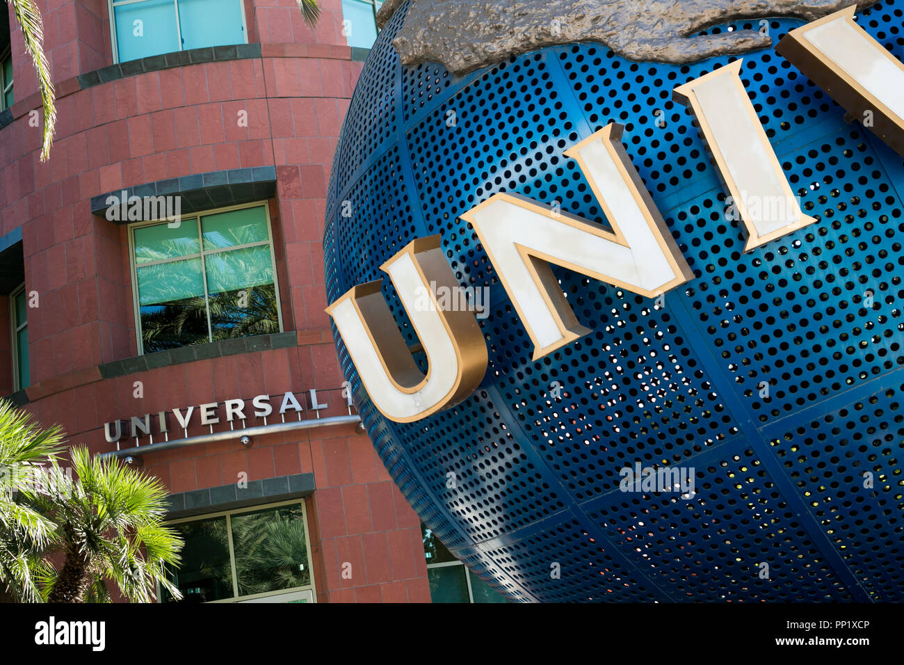 Ein logo Zeichen außerhalb des Hauptsitzes der Universal Music Group in Santa Monica, Kalifornien am 15. September 2018. Tochtergesellschaft Plattenfirmen gehören D Stockfoto