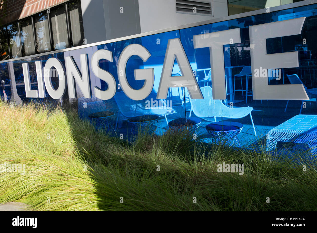 Ein logo Zeichen außerhalb des Hauptsitzes der Lions Gate Entertainment Corp., in Santa Monica, Kalifornien am 15. September 2018. Stockfoto