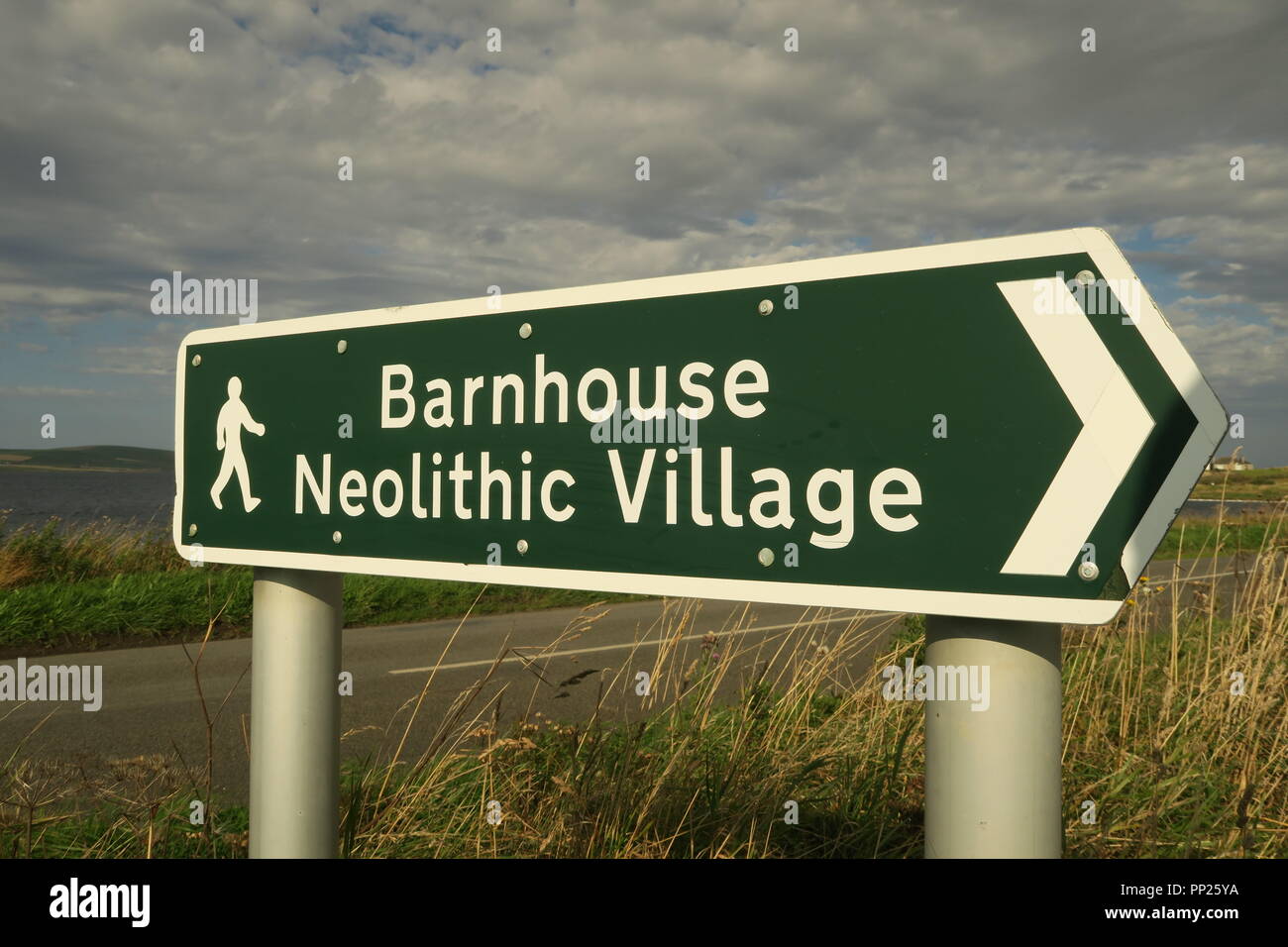 Wegweiser für Barnhouse neolithische Dorf Stockfoto