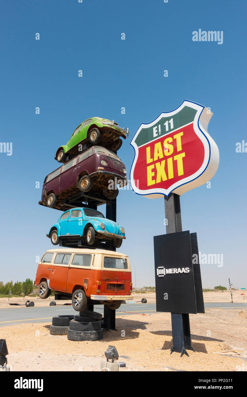 Anzeigen von Last Exit eine Amerikanische themed Drive-thru fast food service Anhalten auf der Autobahn E11 Autobahn zwischen Abu Dhabi und Dubai, VAE, Vereinigte arabische Emirat Stockfoto
