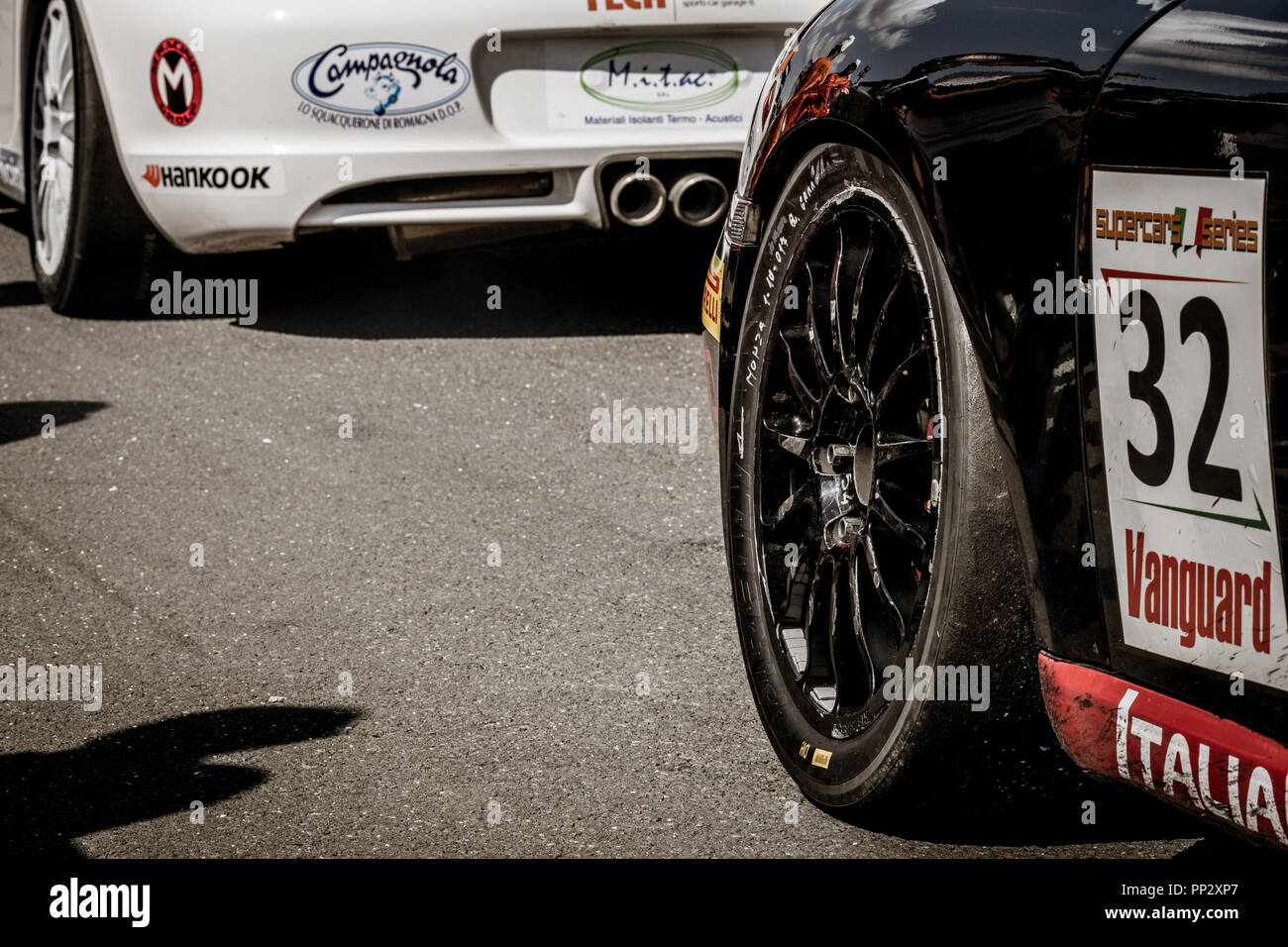 Vallelunga, Rom, Italien, 8. September 2018, ACI-racing Wochenende. Rad detail Seitenansicht Rennsport-Tourenwagen auf Asphalt Schleifring Stockfoto