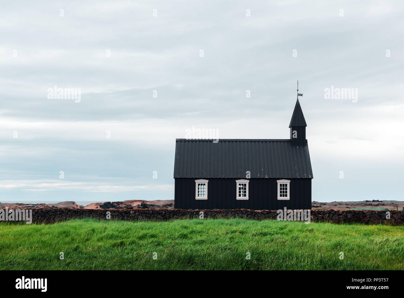 Schwarzen Sie Holzkirche Budakirkja Snaefellsnes, West-Island, Europa. Stockfoto