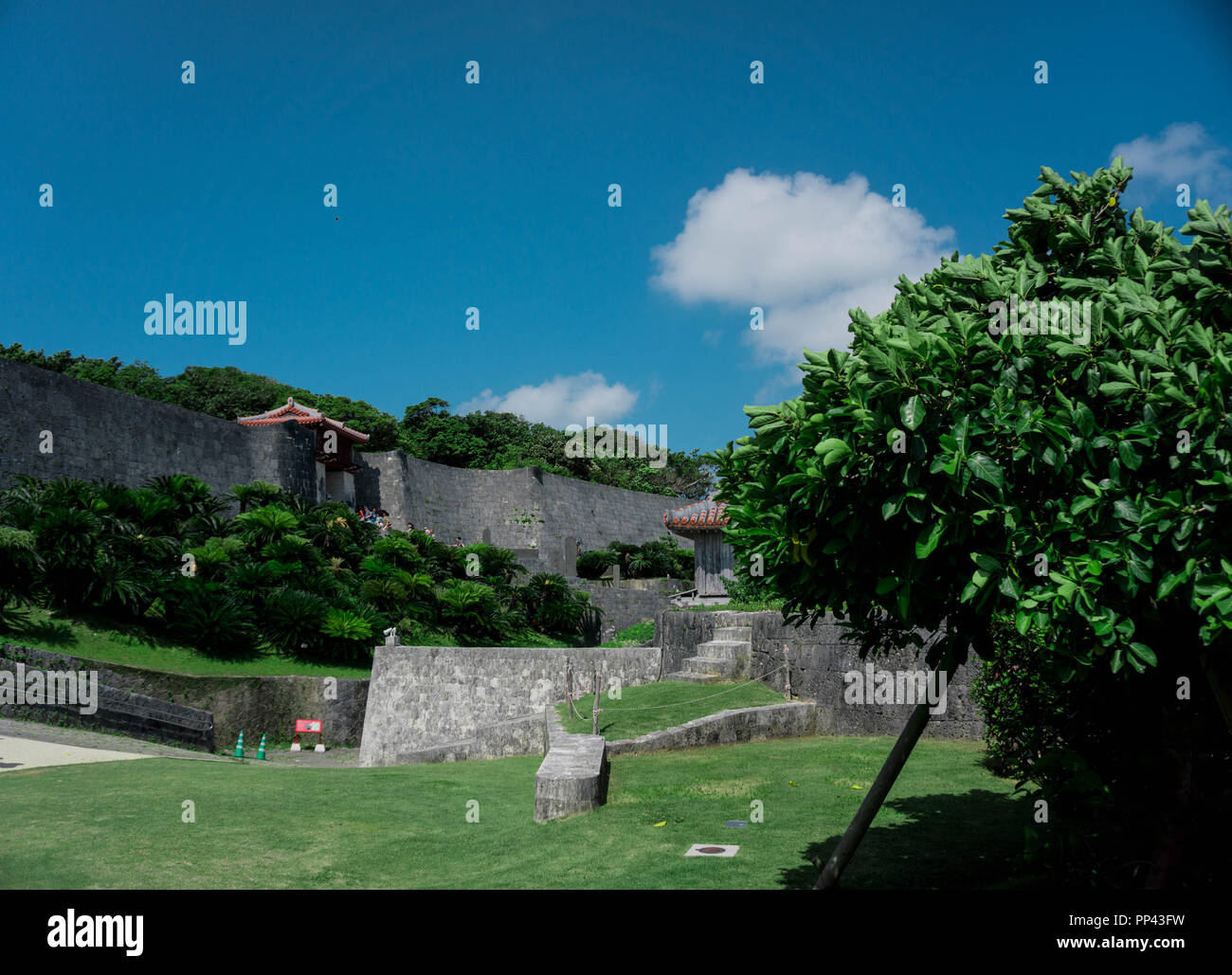 Ausflug zu der Burg Urasoe. in der Hauptstadt von Okinawa. Stockfoto