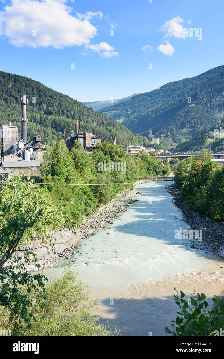 Landeck: Zusammenfluss des Flusses Sanna und Inn, Blick auf die Donau Chemie, Region TirolWest, Tirol, Tirol, Österreich Stockfoto