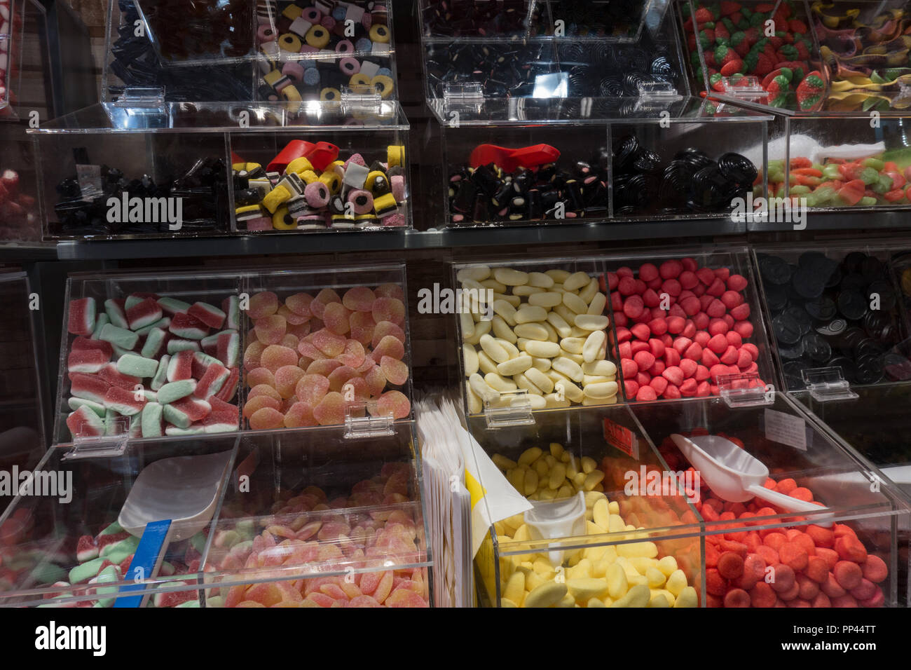 Anzeige der aussuchen, Süßigkeiten im Shop. Sardinien. Italien Stockfoto