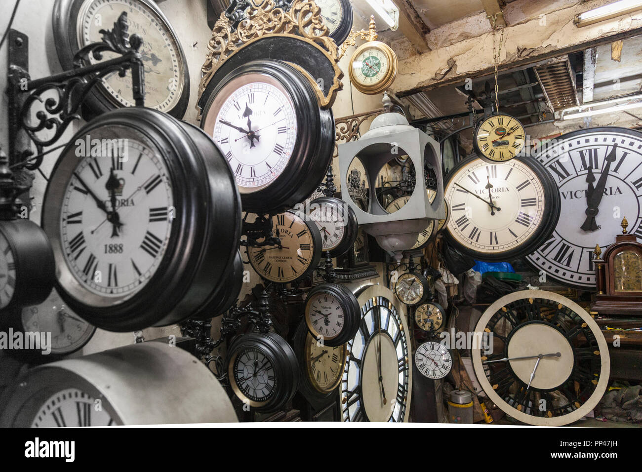 Uhren, Chor Bazaar, Mumbai Stockfoto