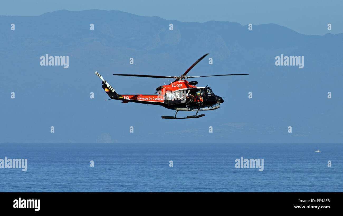 Bell 412 sp Helikopter (Inaer) auf o Rettung misionn Teneriffa, Kanarische Inseln, Spanien Stockfoto
