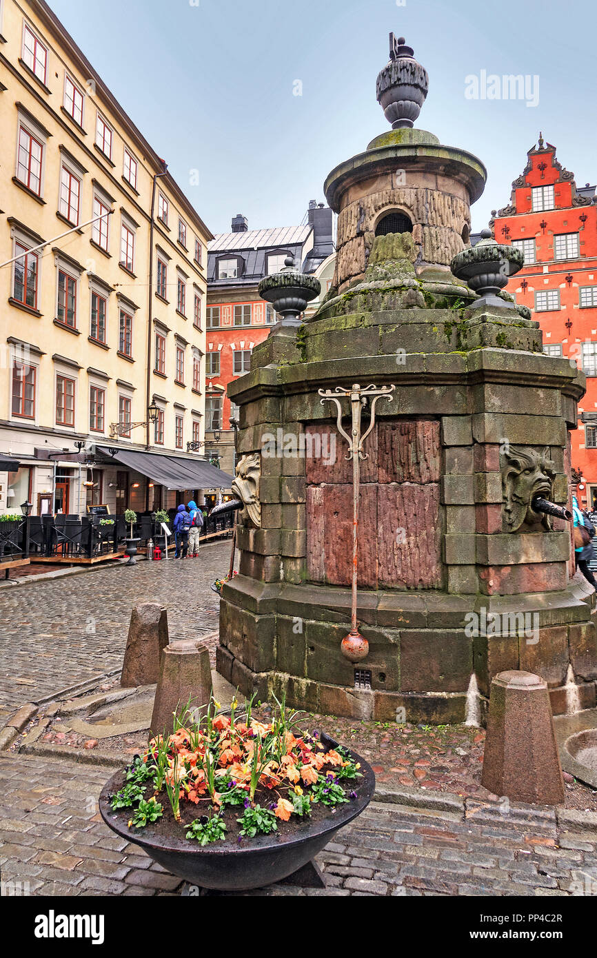 Der Brunnen im Platz Stortorget Gamla Stan Stockholm Schweden Stockfoto