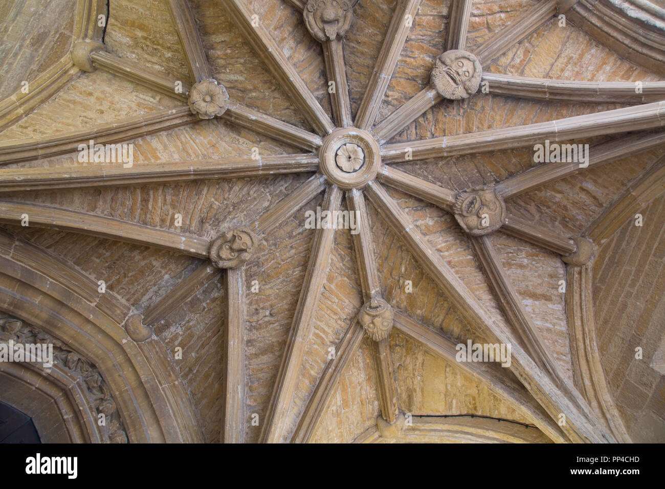 Eingang an der Jungfrau Maria Kirche, Chipping Norton; Cotswolds; England; UK Stockfoto