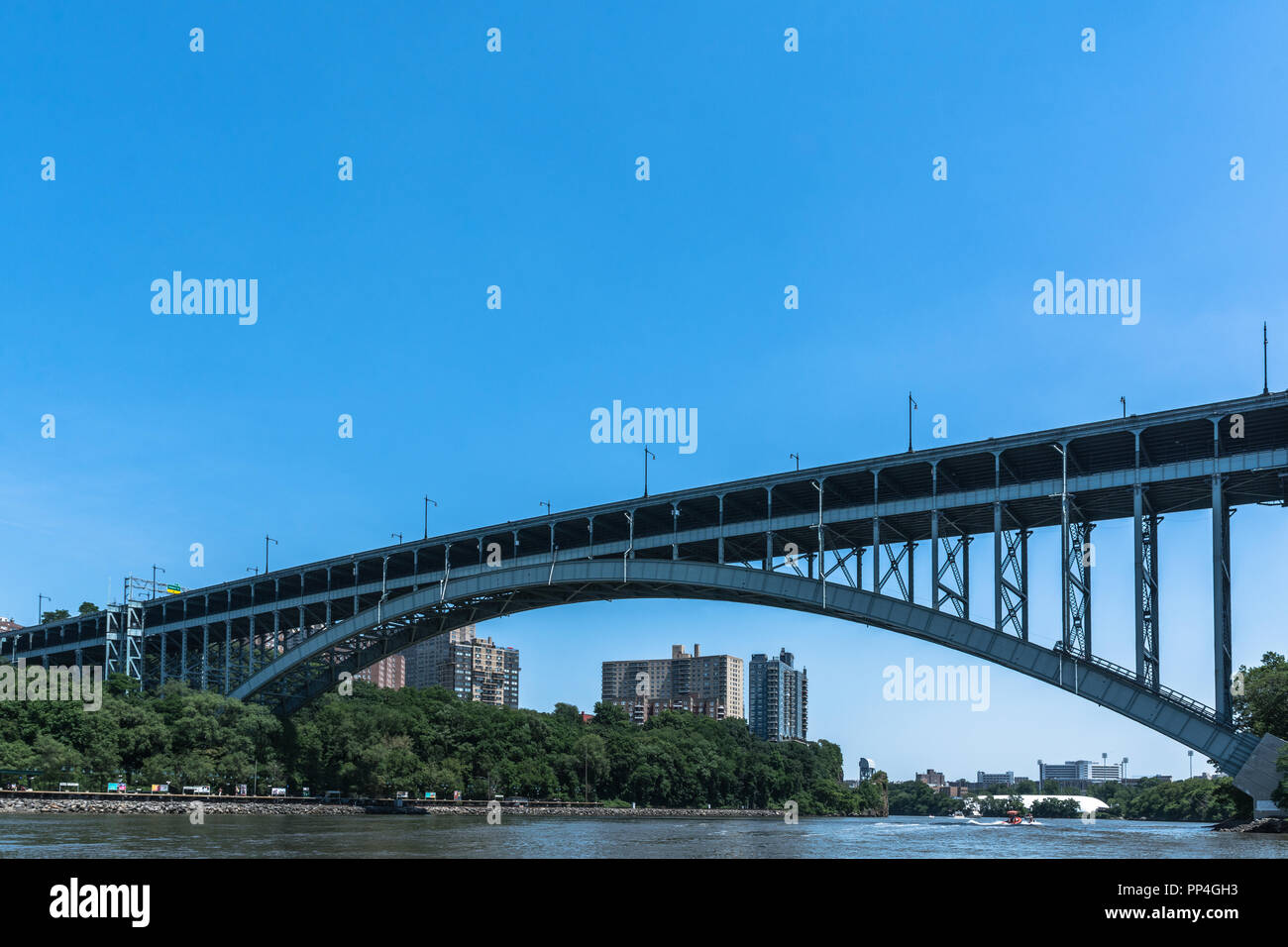 Henry Hudson Bridge aus dem Harlem River, Manhattan Stockfoto