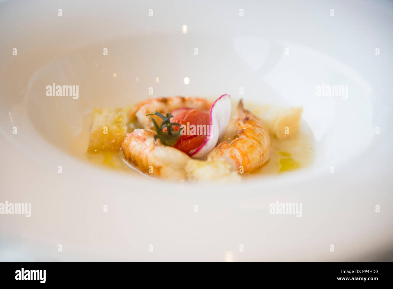 Weiße Platte mit Luxus Essen in Italien. Stockfoto