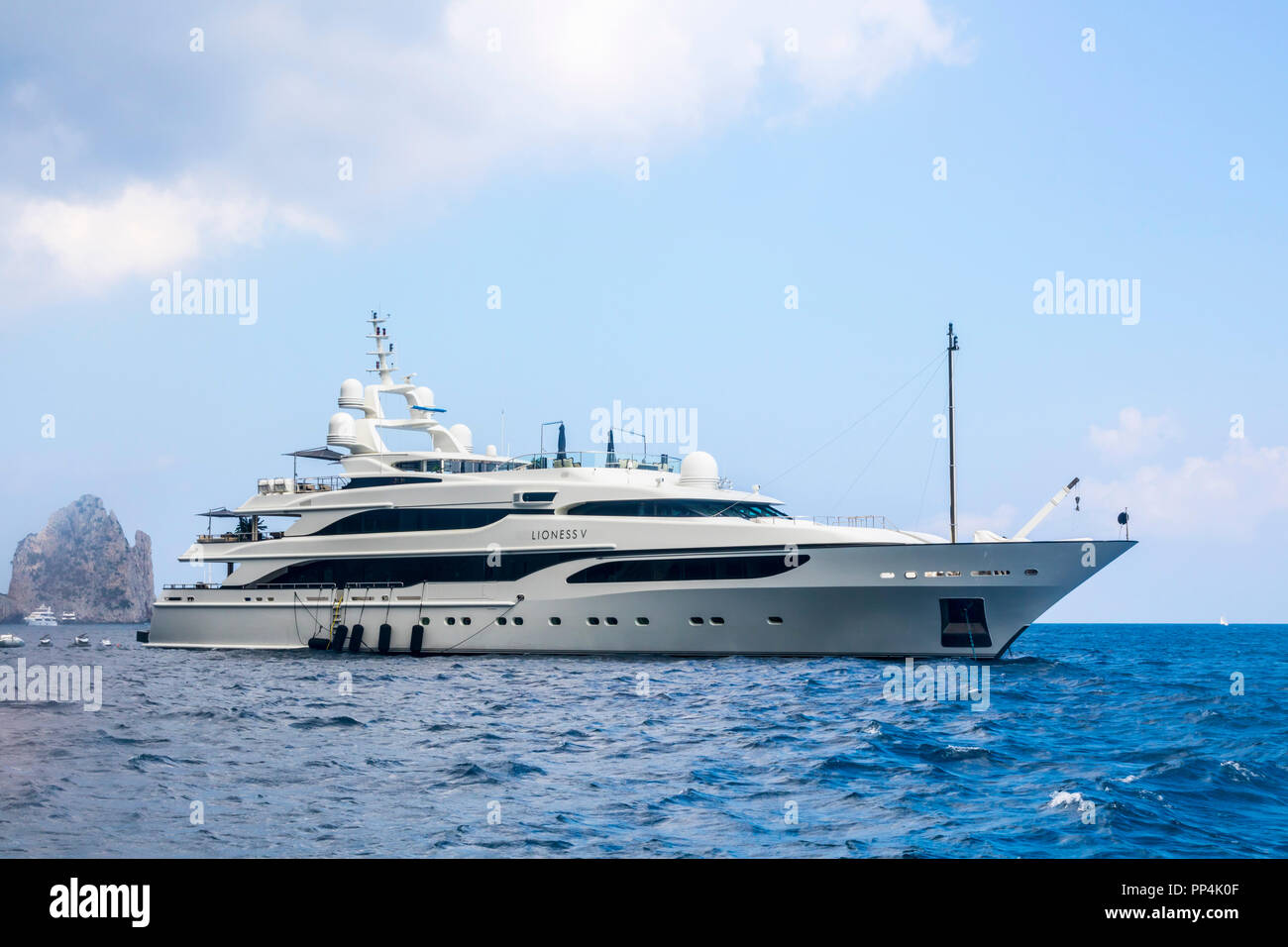 Luxus Yacht Kreuzfahrt Amalfi Küste, Capri, Golf von Neapel, Italien Europa Travel Concept, Tourismus Konzept, Bootsfahrt, wohlhabende Konzept beste Leben Stockfoto