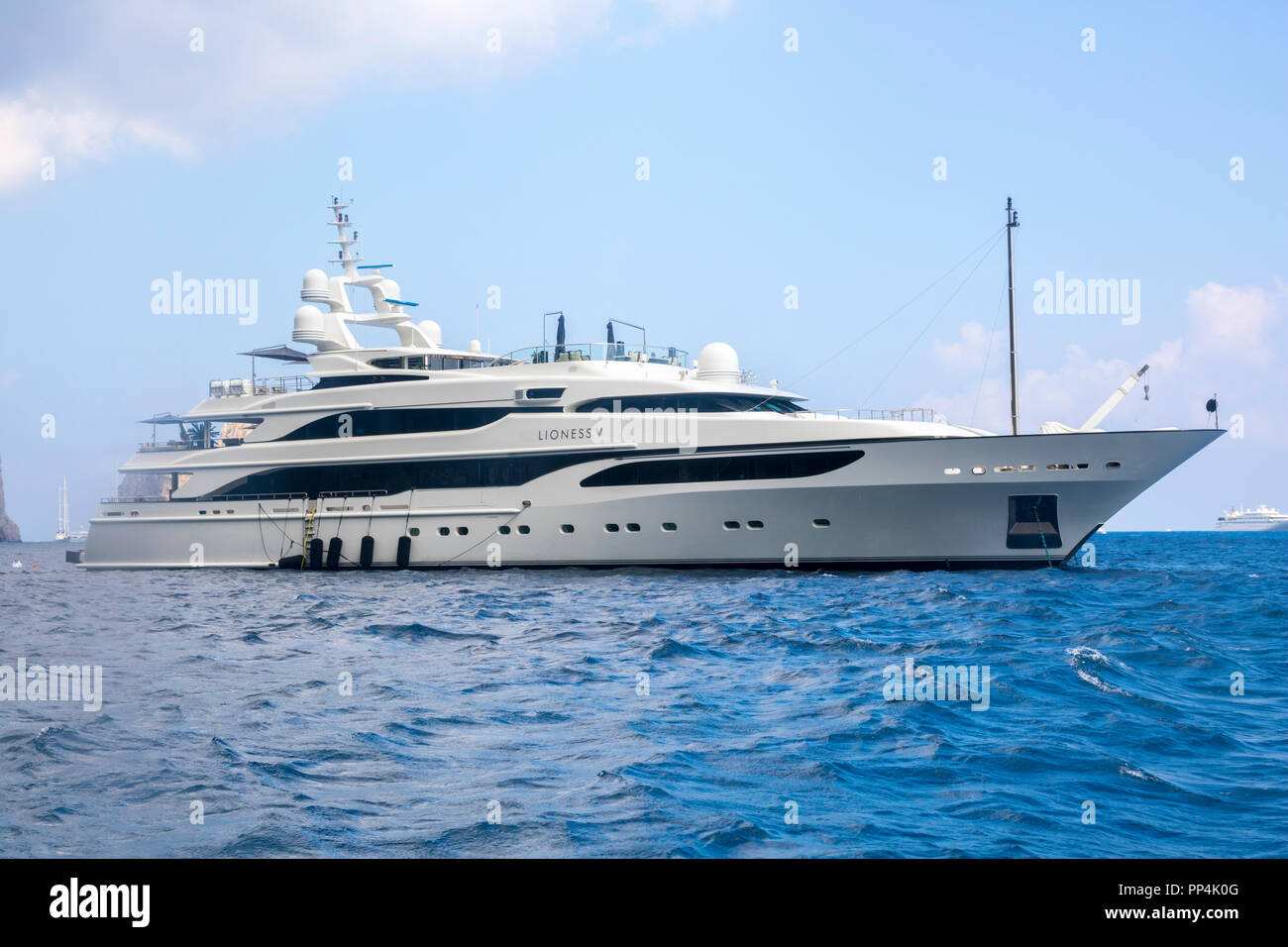 Luxus Yacht Kreuzfahrt Amalfi Küste, Capri, Golf von Neapel, Italien Europa Travel Concept, Tourismus, Boote, Boot, wohlhabende Konzept beste Leben Stockfoto